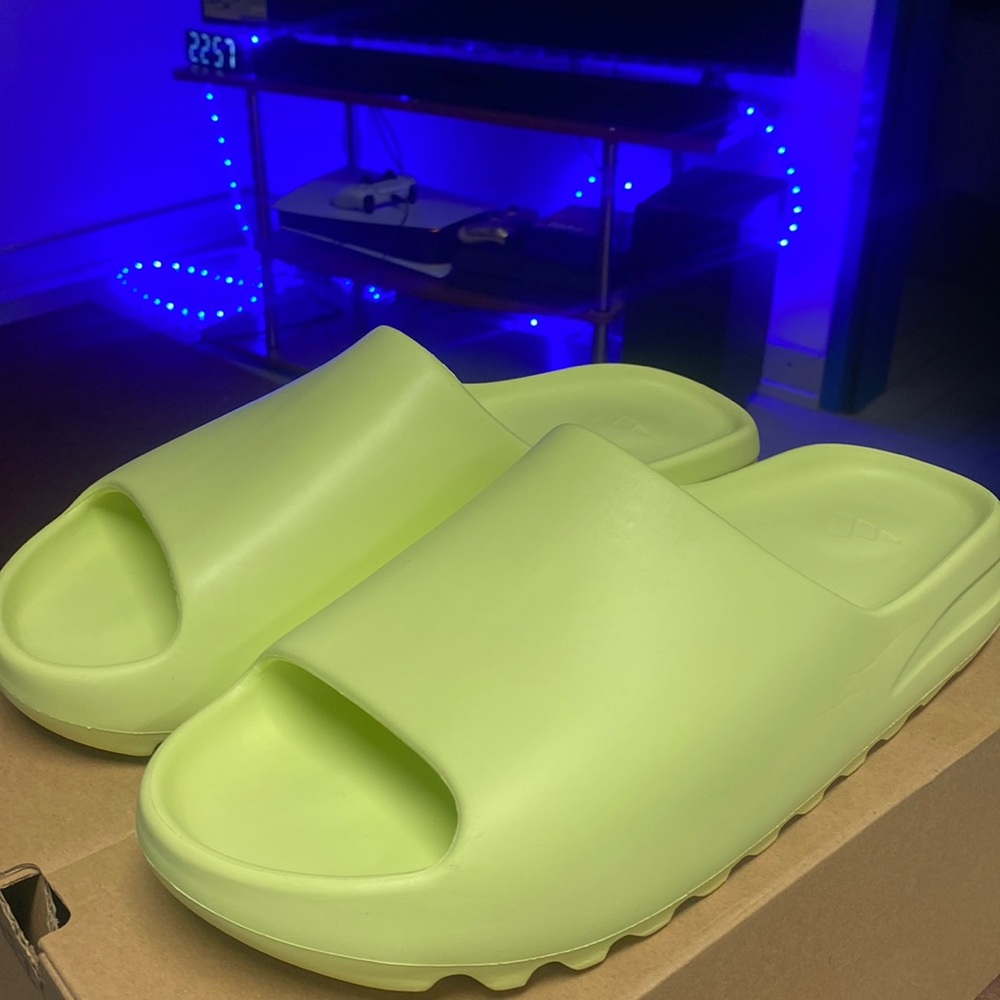 Yeezy Slide Glow Green